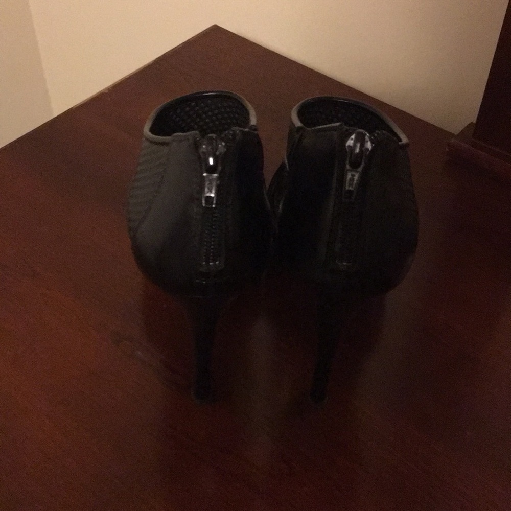 Shoes - Picture 4 of 5